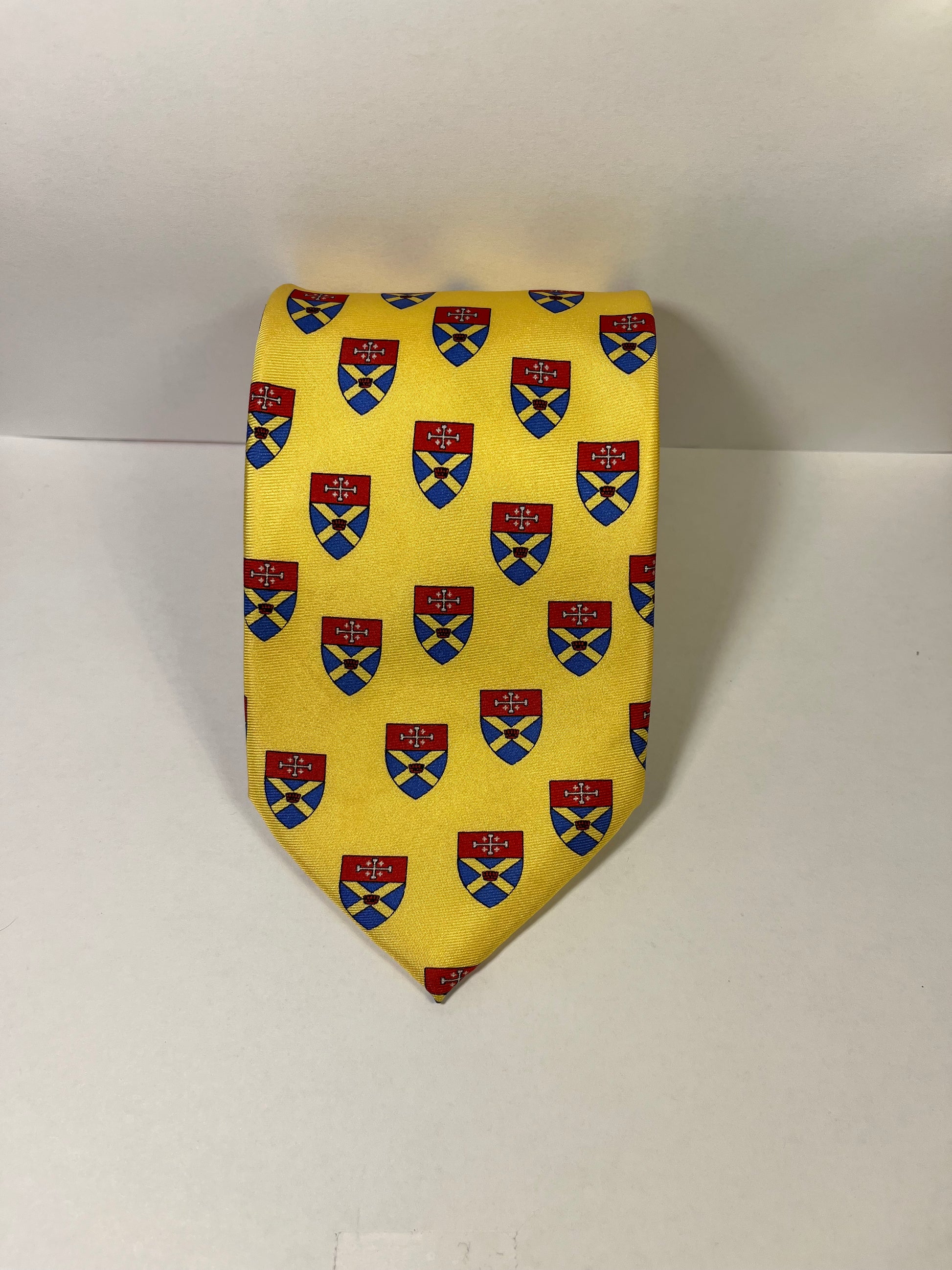 Yellow with crest 100% silk tie