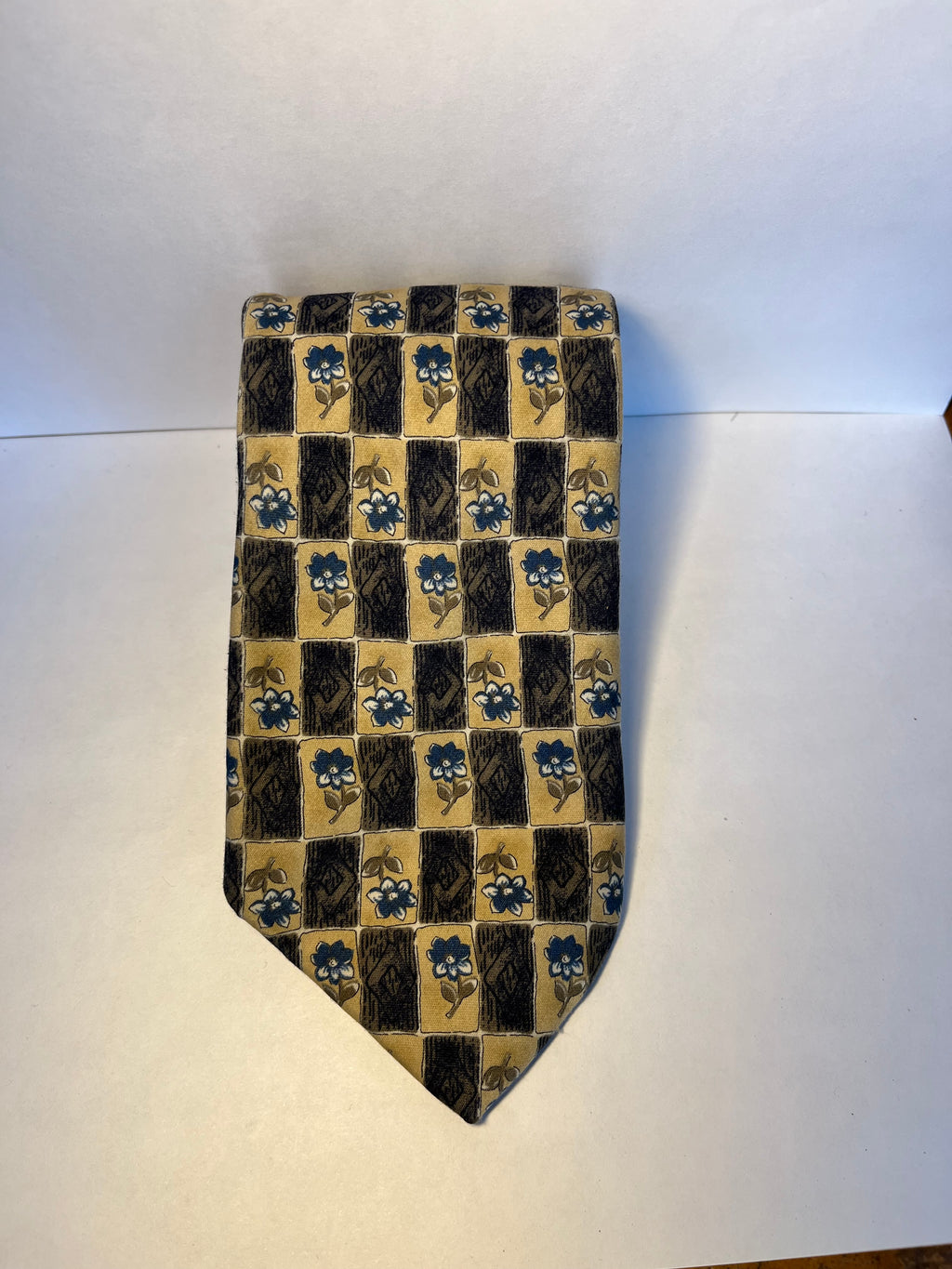 Square flower chequered tie Made in the UK